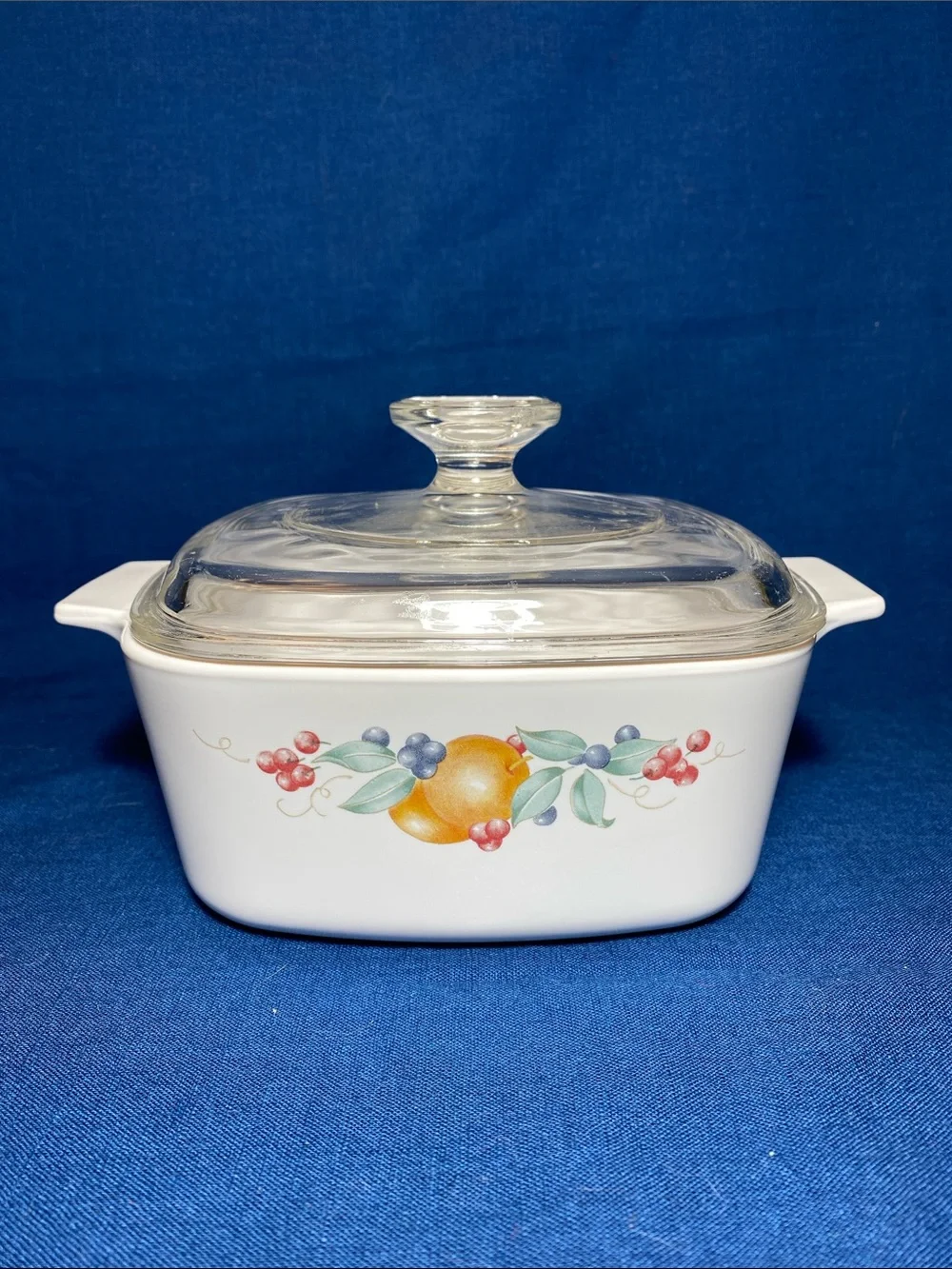 Corningware Vintage 1.5 liter Casserole A-1.5L in Abundance pattern with lid